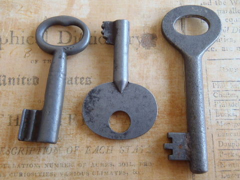 Skeleton Keys - Vintage Antique keys-  Barrel keys - y5